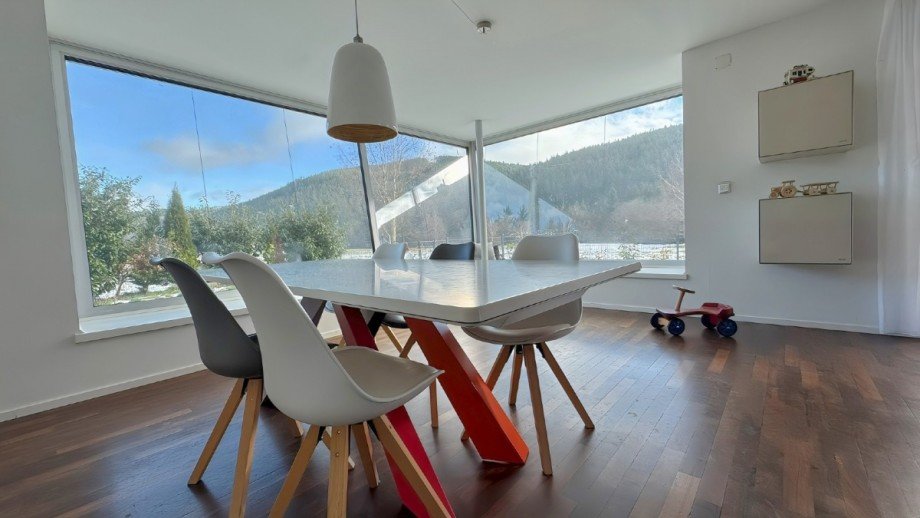 Essbereich mit Panoramafenster Einfamilienhaus Titisee-Neustadt