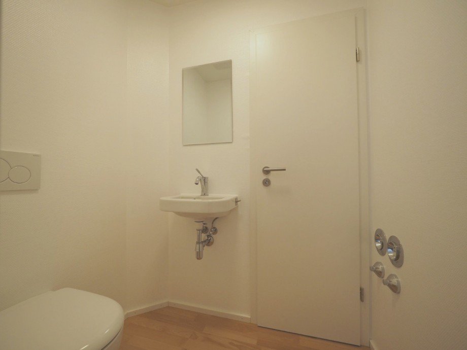G�ste-WC mit T�r zur Diele Etagenwohnung Hinterzarten