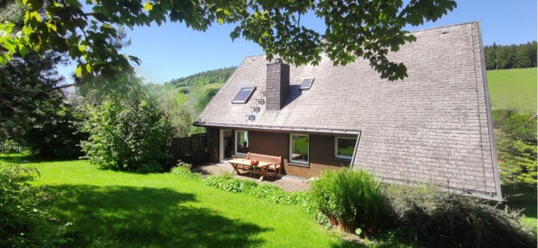 Ansicht von S�den Breitnau Einfamilienhaus Breitnau... Gepflegtes Einfamilienhaus mit Einliegerwohnung und sch�nem Garten. VERKAUFT