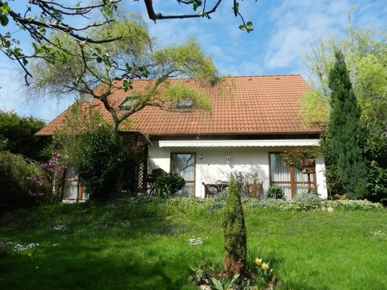 Gartenansicht Bad Krozingen Einfamilienhaus VERKAUFT... Gepflegtes Einfamilienhaus in sch�ner Wohnlage Bad Krozingen- Ortsteil